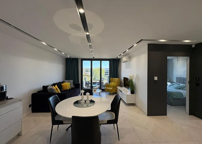 Beautiful With Air Conditioning, Balcony And Underground Garage