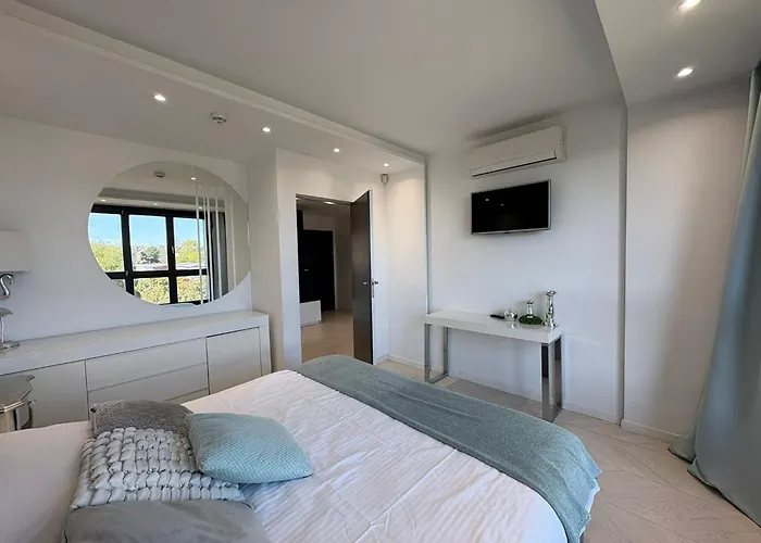 Beautiful With Air Conditioning, Balcony And Underground Garage